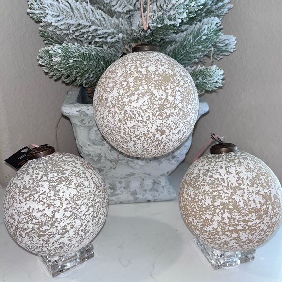 3-NWT ROBERT STANLEY 4”TAUPE FLOCKED ORNAMENT - Picture 5 of 16